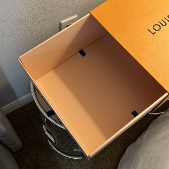 Empty Louis Vuitton box - Picture 2 of 3
